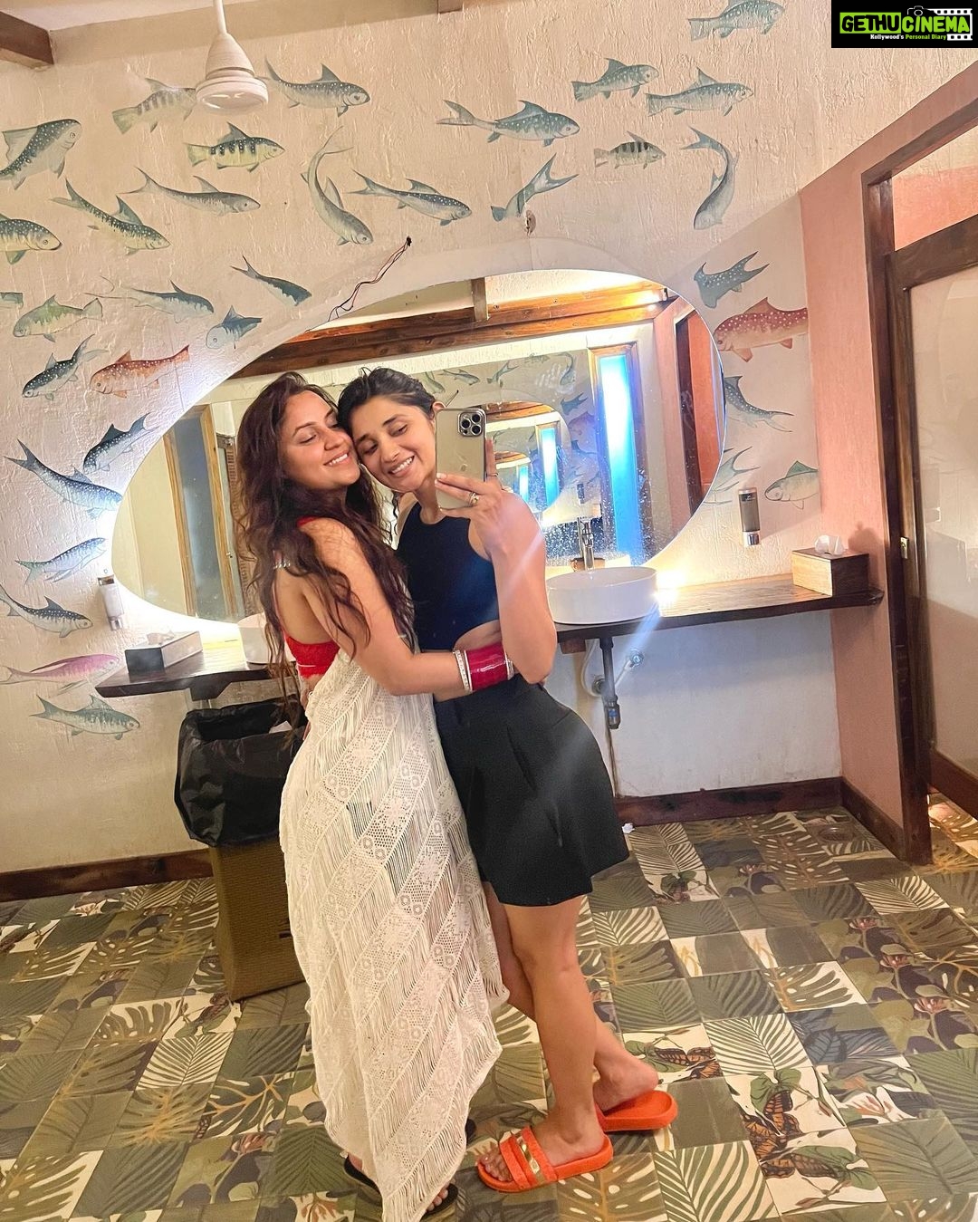 Kanika Mann Instagram - A night in goa โค๏ธ 1 - feet after walking on a beach with overthinking mind ๐ 2 - feeling the breeze while flexing my calves 3 - trying to look cute with wide smile and hot bum 4- was asking Abhijeet how he is feeling after his frst ride in goa ๐ 5- Abhijeet showing his abs which I couldnโt see with my naked eye ๐๏ธ 6 - we 2 with our jeeji ๐ 7 - Moon and Venus 8 - @sanaadhattofficial ๐คโค๏ธ 9 - pretty me ๐คฉ