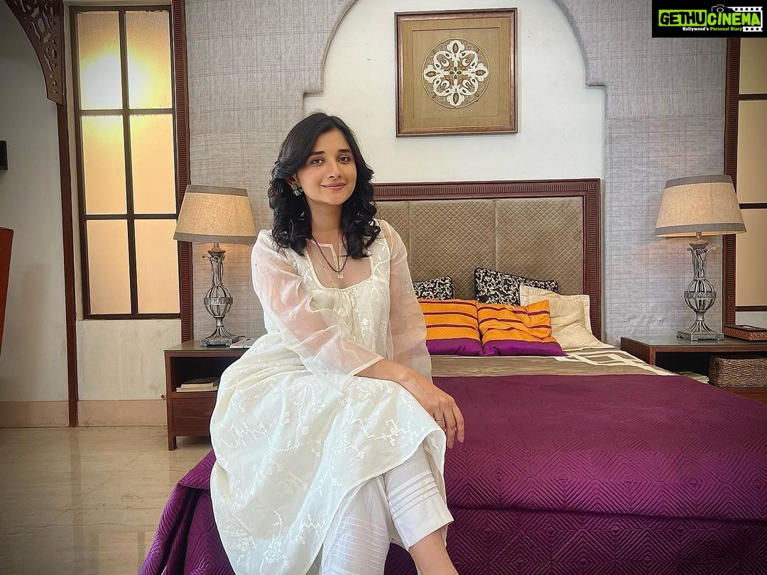 Kanika Mann Instagram - Happy holi to all ❤️ But you women out there 🤗 let’s celebrate a little extra , coz it’s our day ✨ Happy women’s day 👧