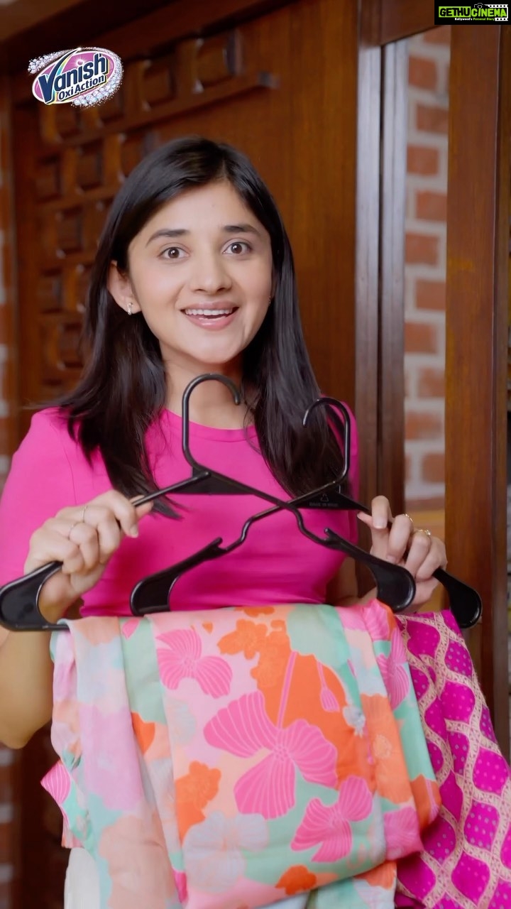 Kanika Mann Instagram - Forget old clothes, wear whatever you like this Holi - just like me! I trust Vanish to remove tough stains, brighten colours and make my favourite clothes live longer. #BuraNaManoVanishHai #ad