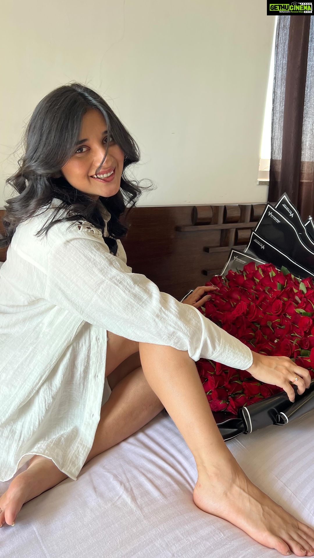 Kanika Mann Instagram - ग़ुलाब और ग़ुलाबो 🌹