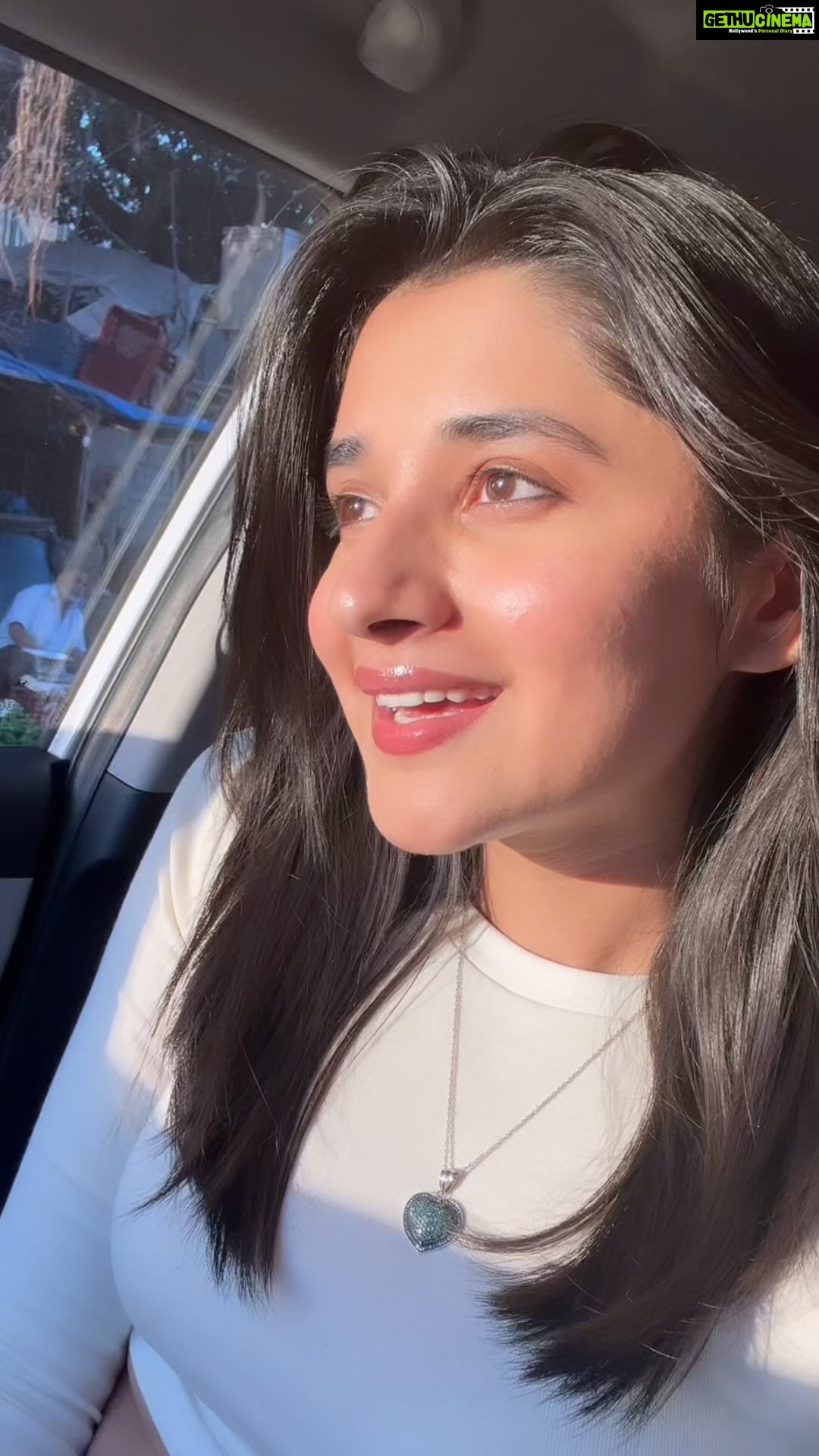 Kanika Mann Instagram - नहीं मुश्किल वफ़ा , ज़रा देखो यहाँ ♥️