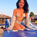 Kanika Mann Instagram - गोलडन glow ✨