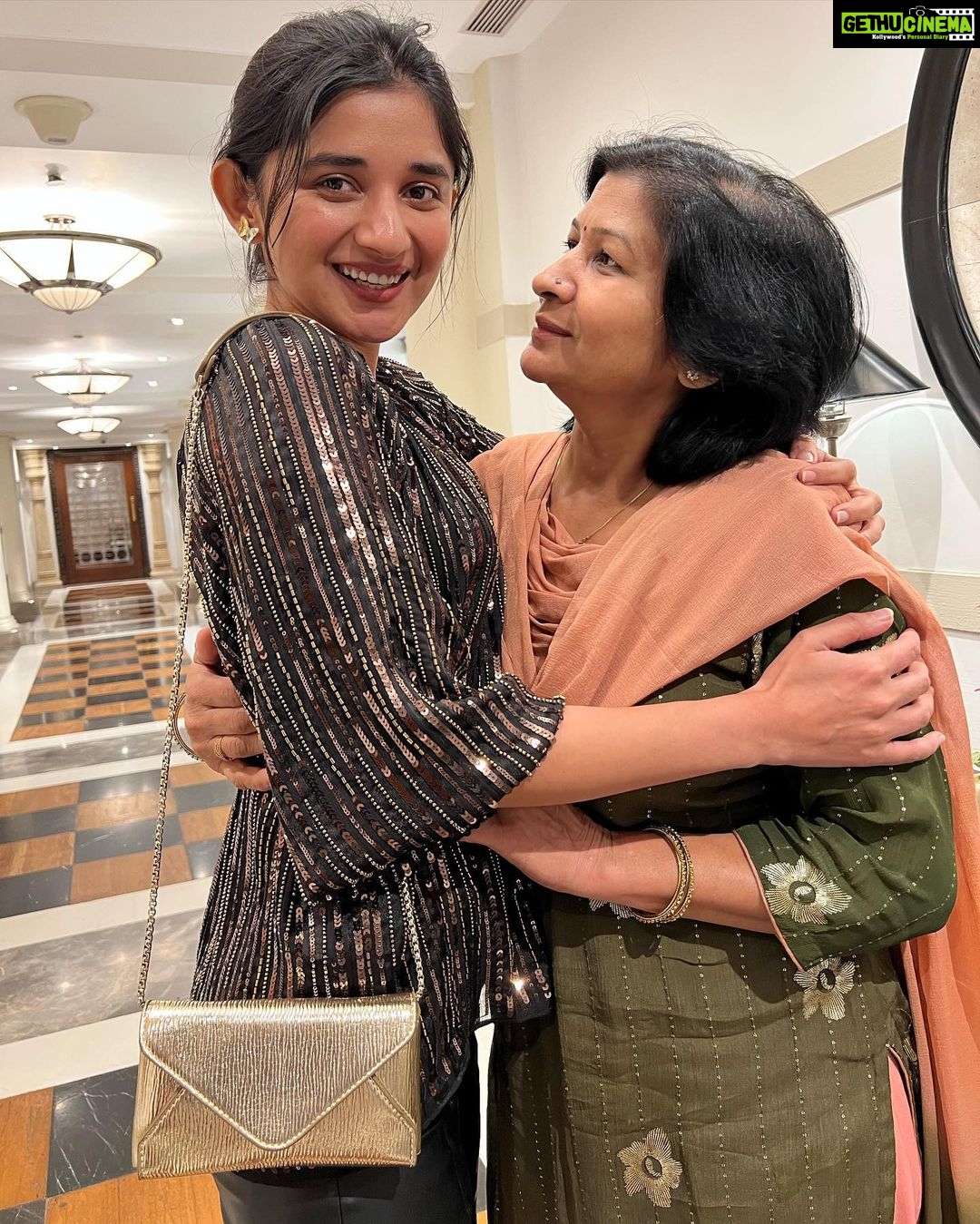 Kanika Mann Instagram - A Dinner story of Maa -Beti ✨💕