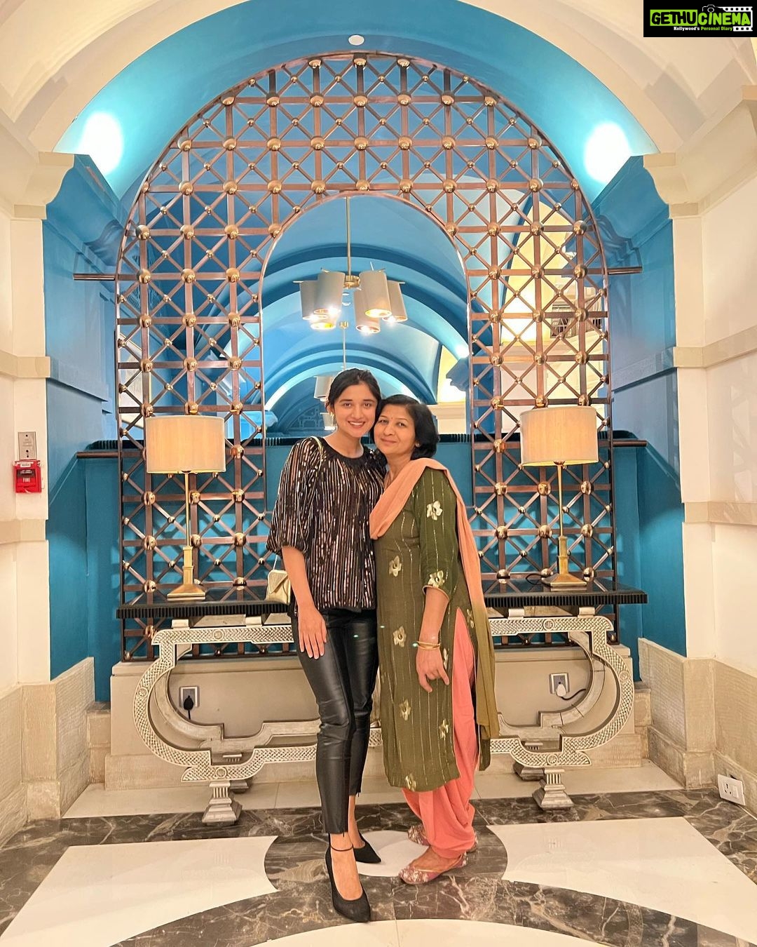 Kanika Mann Instagram - A Dinner story of Maa -Beti ✨💕