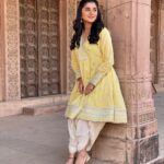 Kanika Mann Instagram - Wished to wear a yellow suit today for #lohricelebration 🔥 But not doing (ghar shift karne me busy hu ) toh socha kuch #throwback daaldu . You all celebrating?