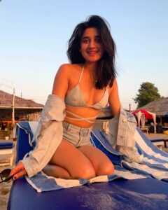Kanika Mann Instagram - गोलडन  glow ✨