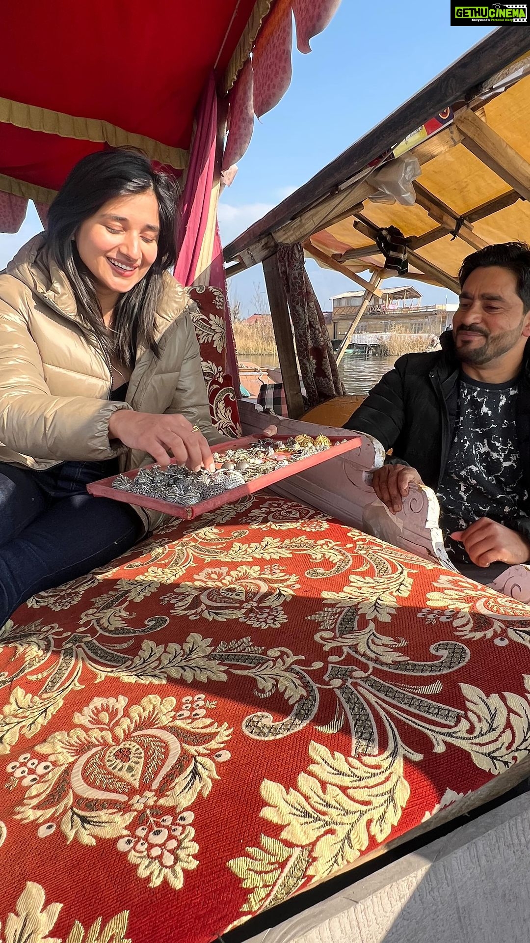 Kanika Mann Instagram - An appreciation post for @traveligo_ to choose the best stay for us here in Kashmir ❤️ And Ofcourse @sukoon_houseboat @abchapri_retreats , you are indeed 10 on 10 for everything ♥️