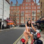 Kanika Mann Instagram - Up for a Cycling tour ?! Gray's Inn Road