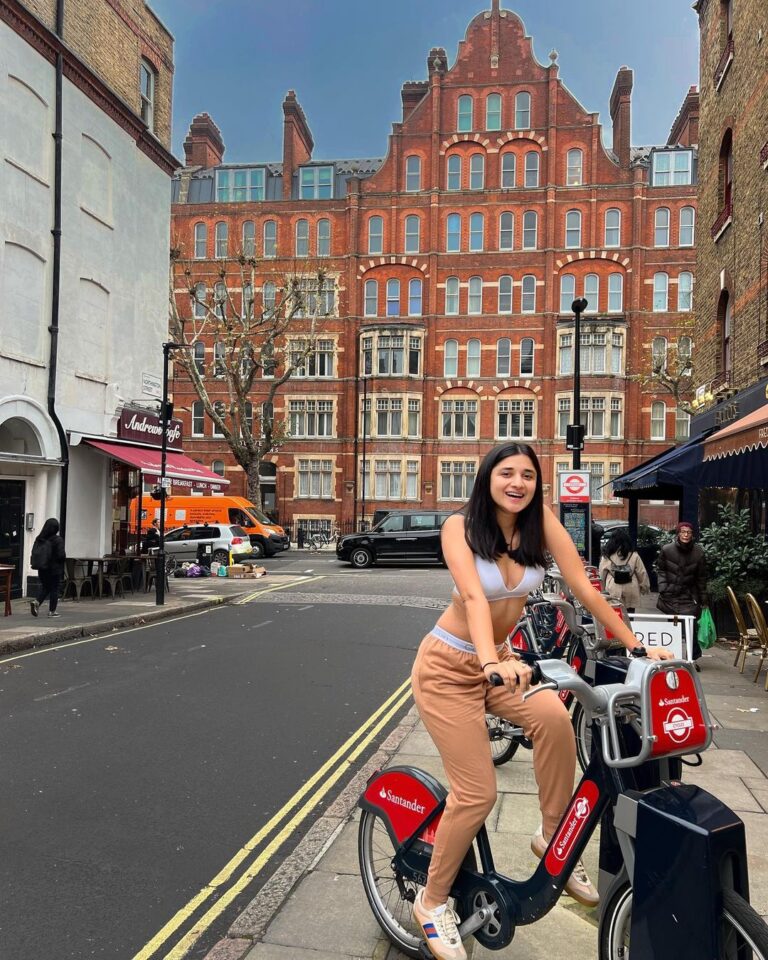 Kanika Mann Instagram - Up for a Cycling tour ?! Gray's Inn Road