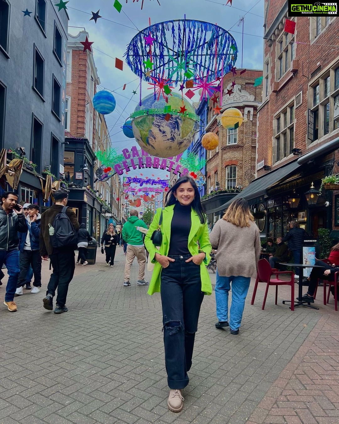 Kanika Mann Instagram - The only picture I clicked today .. 💚 Carnaby London