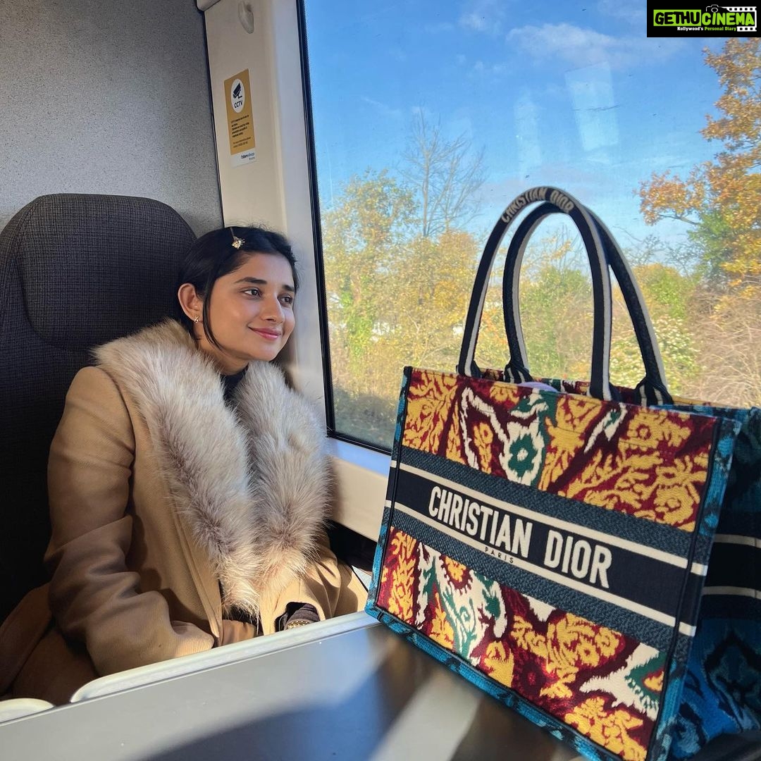Kanika Mann Instagram - I don’t like show off 😋 United Kingdom