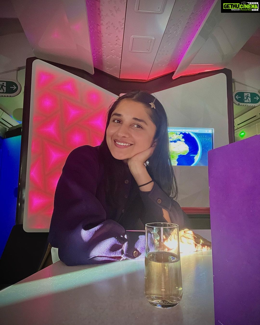 Kanika Mann Instagram - Be equally excited with me for next few days please✨🤭 London Heathrow Airport
