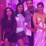 Kanika Mann Instagram - I know I m late .. But I wanted to flaunt the makeup I did myself 😛 for this .. 🤓 And this is the only picture I have from this night 🥰 @jainvick @lokhandeankita you crazy hosts 🥂 @megha_ray 😘😘