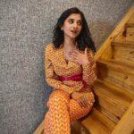 Kanika Mann Instagram - For the promotions of #tumerabanja ♥️ Hope you all have watched .. If not .. Go to the link in my bio 🤷‍♂️ You will love it for sure #timesmusic #umarriaz #kanikamann Styled by: @styleitupbyaashna Outfit: @raasabysakshi 💄 @makeupbynayan