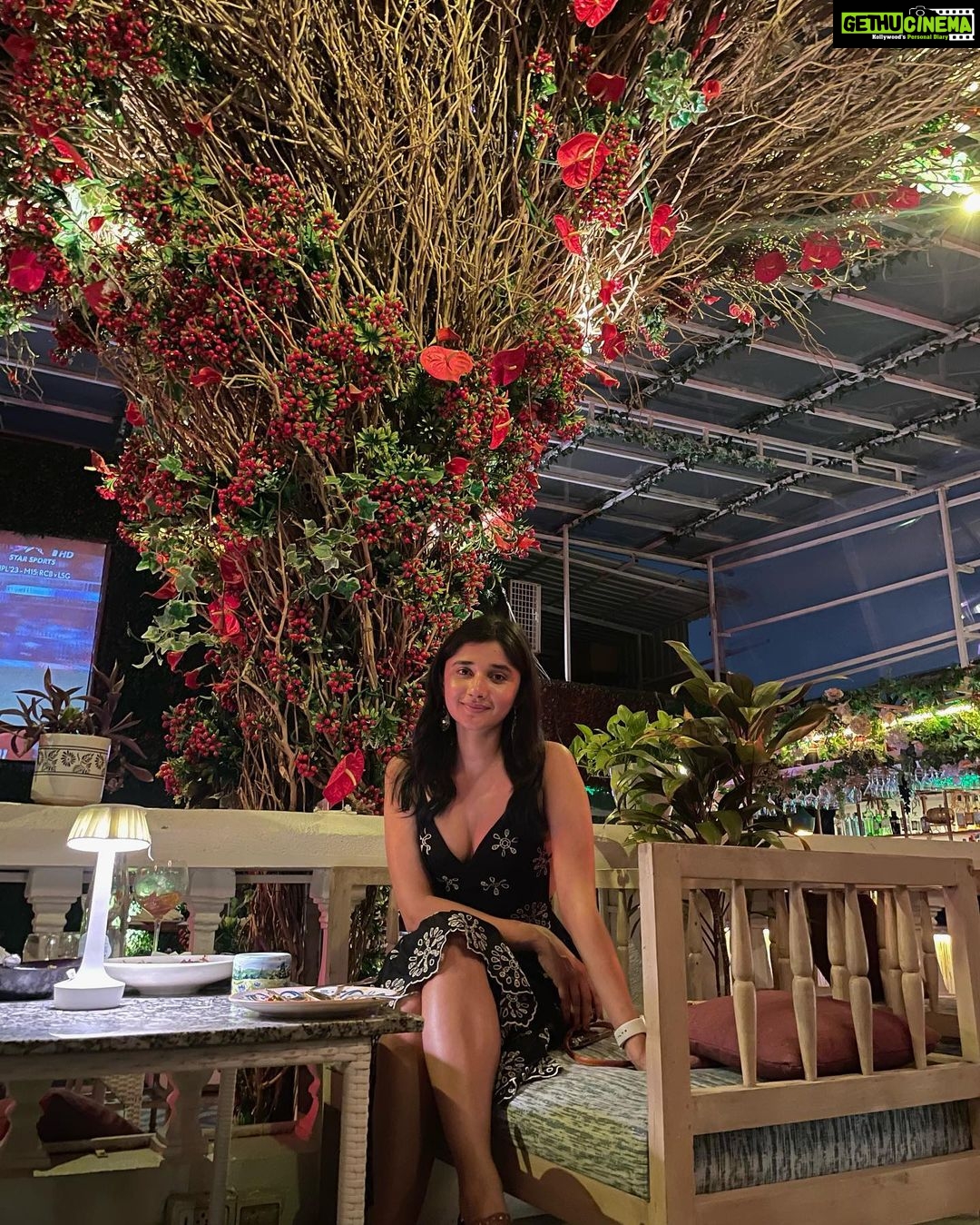 Kanika Mann Instagram - Swipe to see my chappals 😋