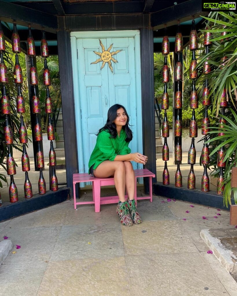 Kanika Mann Instagram - चल ताड़ मुझे 👀 - says my joota here !
