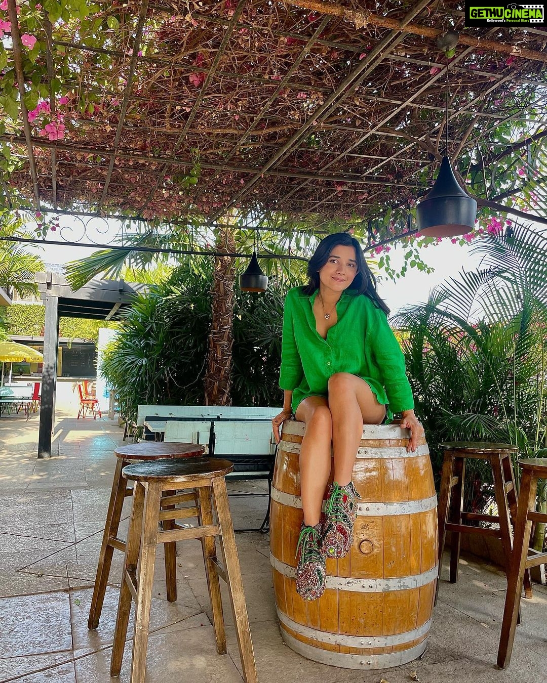 Kanika Mann Instagram - चल ताड़ मुझे 👀 - says my joota here !