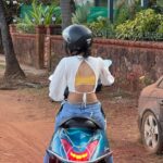 Kanika Mann Instagram – Saaamne dekh k follow krna tha …
Muje hi dekhta raha 🤕