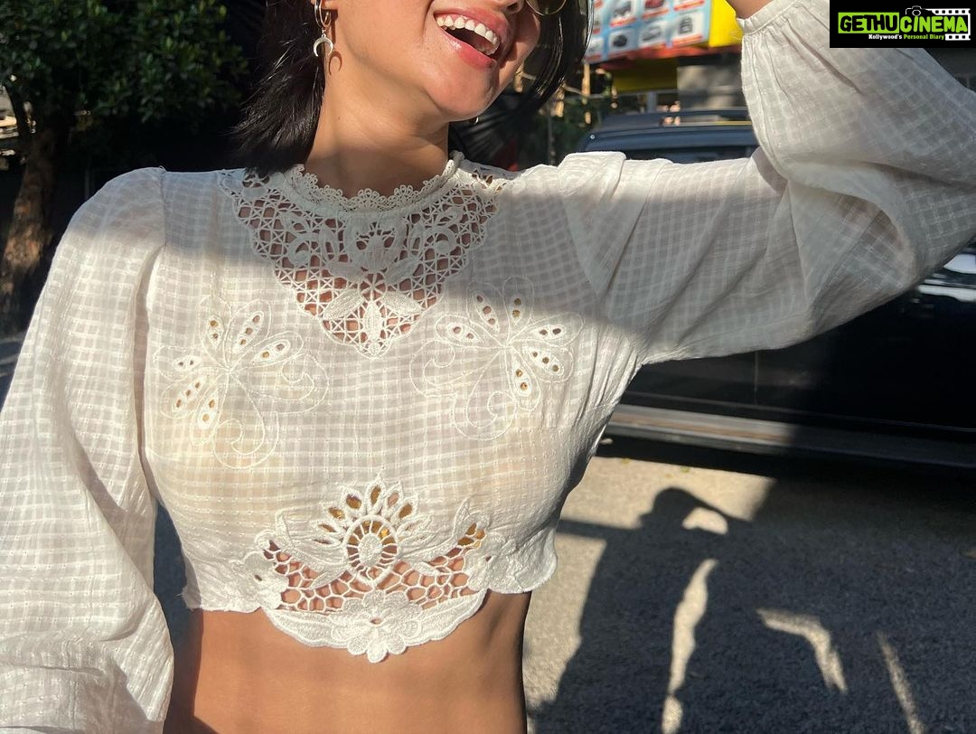 Kanika Mann Instagram - Saaamne dekh k follow krna tha … Muje hi dekhta raha 🤕