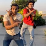 Karanvir Bohra Instagram - Do jasoos kare mehsus ke duniya badi…..??? @btwitslucky you are so sporting