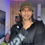 Karanvir Bohra Instagram - Industry mein Pehchan.... Something that we all want. #industrykasach #kvbreels #feelhuatohboldiya