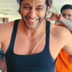Karanvir Bohra Instagram - Somebody help me from this monster @praneeth_kumarrrr These 3 days of detox is very very painful