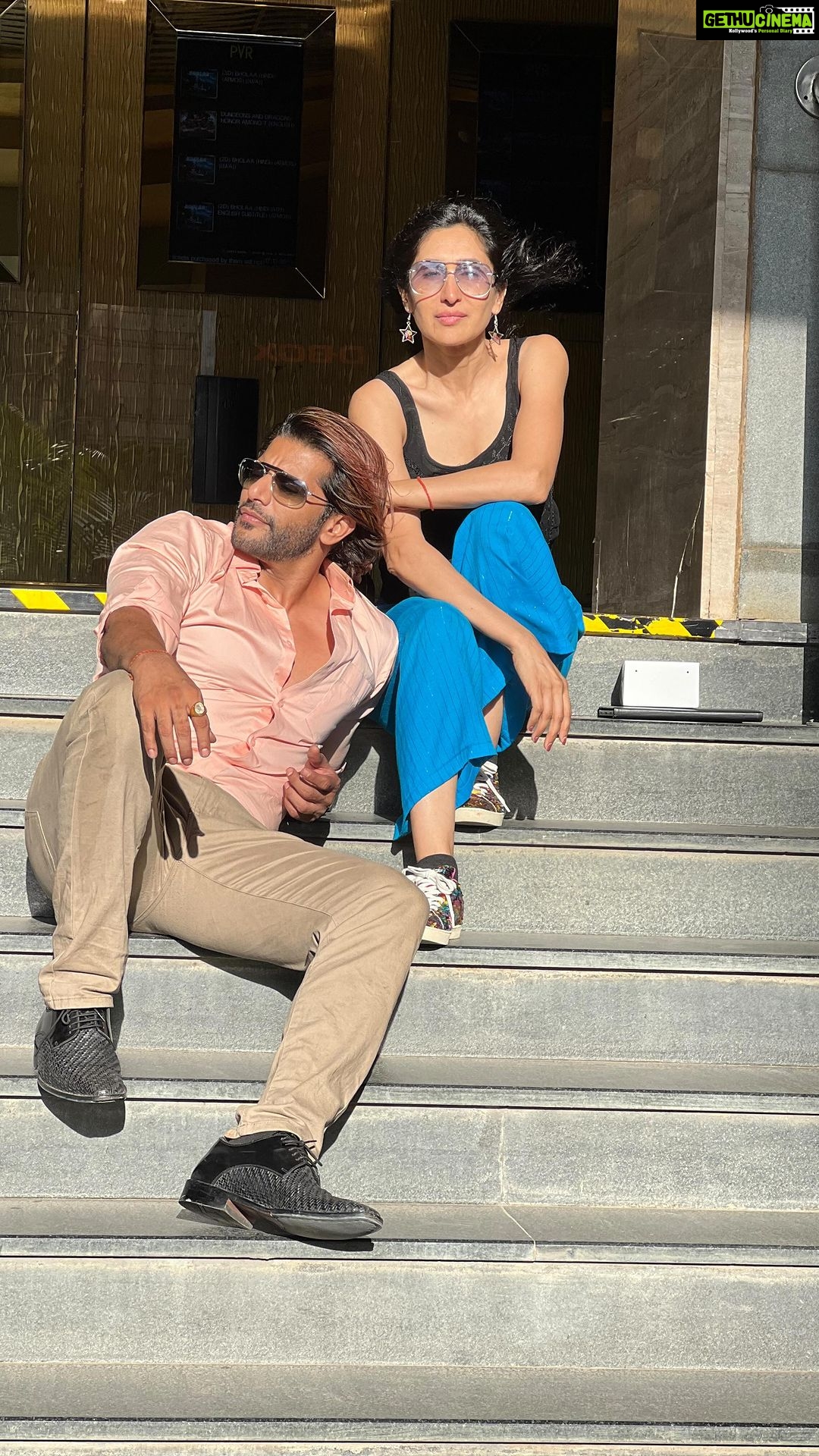 Karanvir Bohra Instagram - The time is right now 11:11