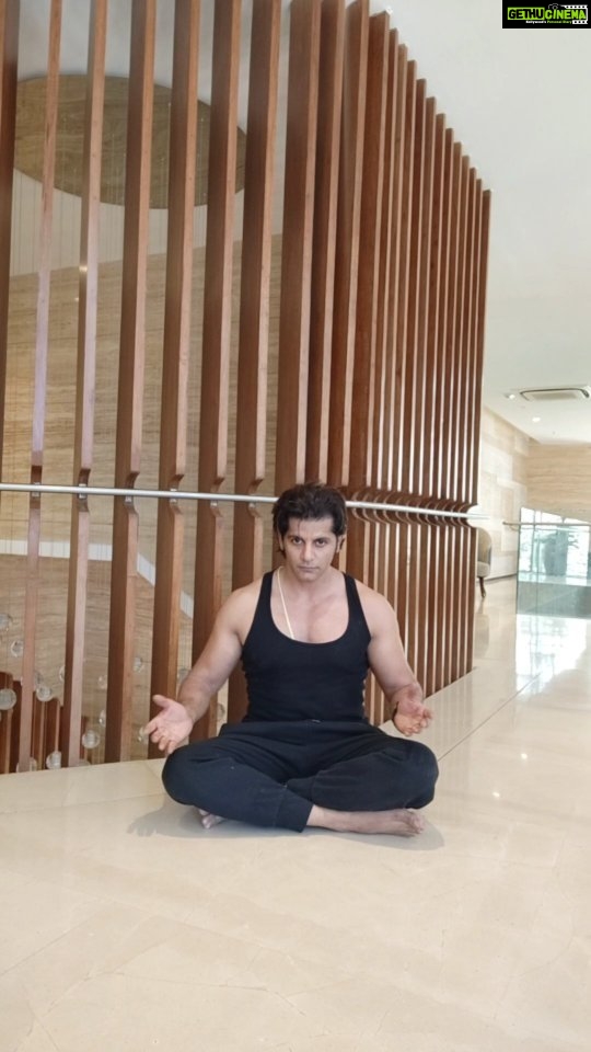 Karanvir Bohra Instagram - New VALENTINES DAY challenge..... It looks very easy.... But it's not that simple. If you can do this in 1 try- fall in love 2tries - find someone to fall in love 3tries- keep finding 4 tries - find someone to take you to the doctor