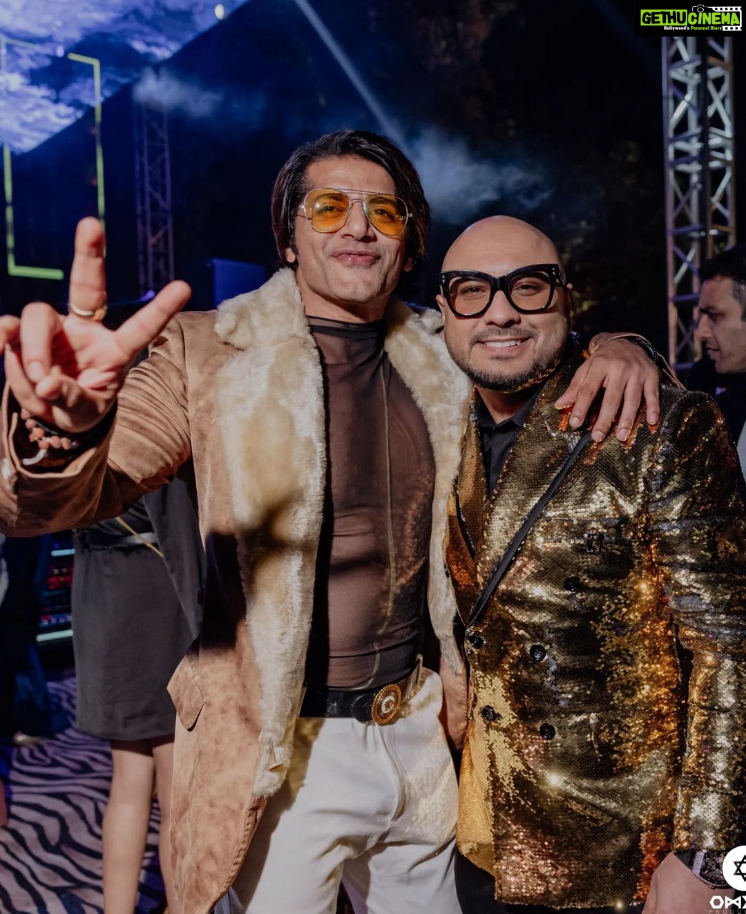 Karanvir Bohra Instagram - 2 Rockstars in one frame.... #happybirthday @bpraak I gotta tell you, 80's style is my fav... The era of OG #rockstars