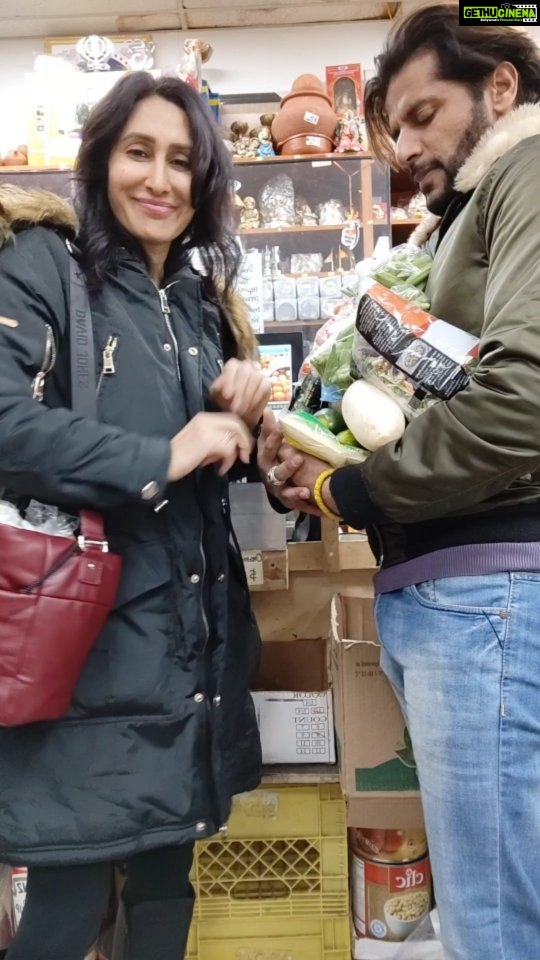 Karanvir Bohra Instagram - Shhadi ke baad, #valentinesday shopping aisi hoti hai... @bombaysunshine