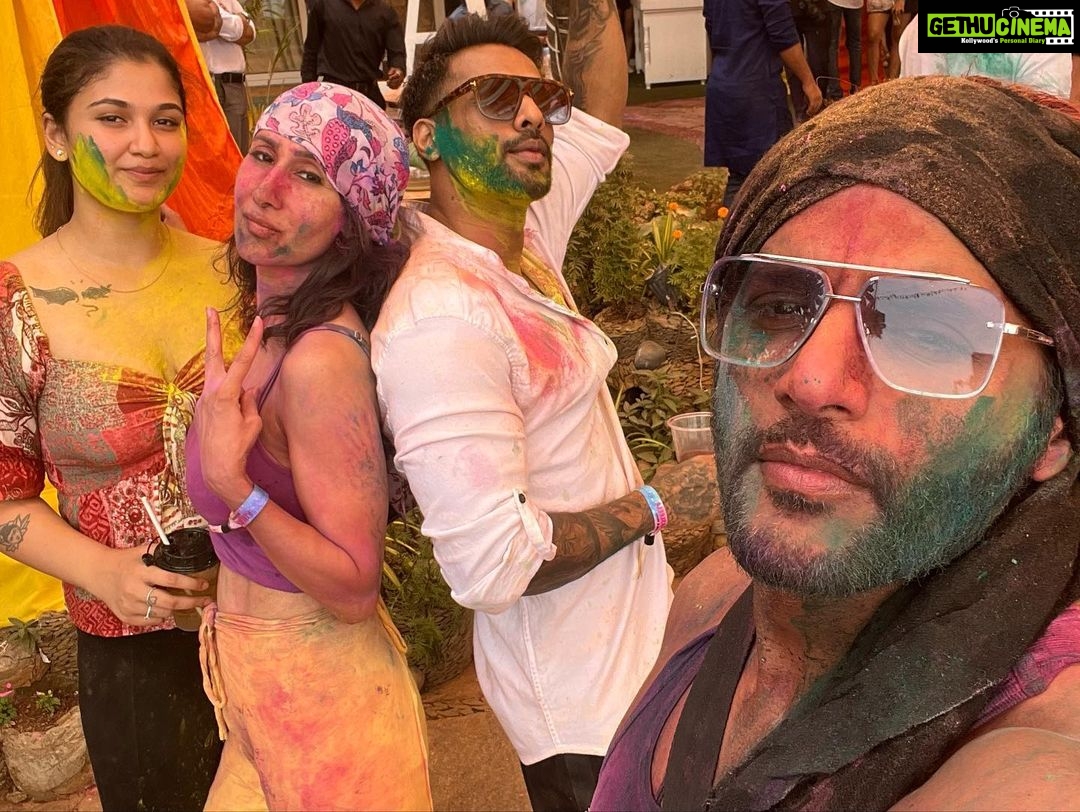 Karanvir Bohra Instagram - #Happyholi people! β€οΈπ§‘πππ Time passes by so quickly.. we keep meaning to meet up with friends but it doesn't happen.. we all get so busy in our day-to-day lives.. especially those of us who have children! But Holi is a special day.. a day we always make time to celebrate with the people we love.. π @lokhandeankita @jainvick @ektarkapoor @lostboyjourney @praneeth_kumarrrr @srishtyrode24 #karanvirbohra #teejaysidhu #myholi2023
