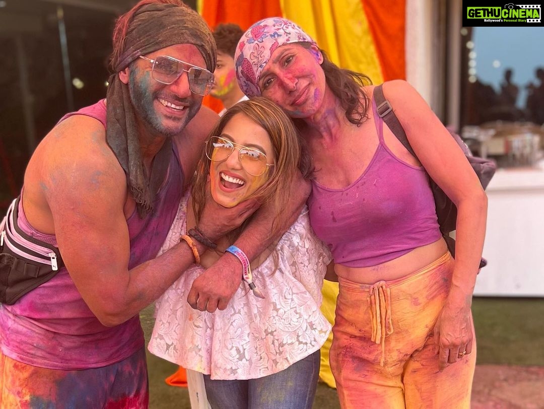 Karanvir Bohra Instagram - #Happyholi people! β€οΈπ§‘πππ Time passes by so quickly.. we keep meaning to meet up with friends but it doesn't happen.. we all get so busy in our day-to-day lives.. especially those of us who have children! But Holi is a special day.. a day we always make time to celebrate with the people we love.. π @lokhandeankita @jainvick @ektarkapoor @lostboyjourney @praneeth_kumarrrr @srishtyrode24 #karanvirbohra #teejaysidhu #myholi2023