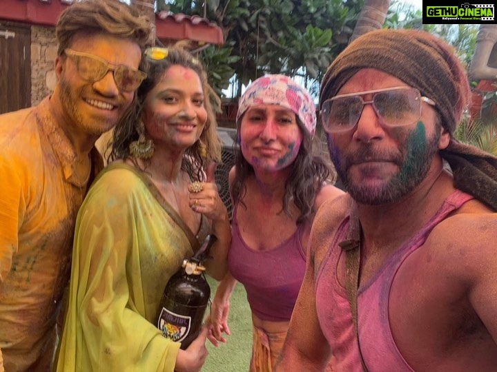 Karanvir Bohra Instagram - #Happyholi people! β€οΈπ§‘πππ Time passes by so quickly.. we keep meaning to meet up with friends but it doesn't happen.. we all get so busy in our day-to-day lives.. especially those of us who have children! But Holi is a special day.. a day we always make time to celebrate with the people we love.. π @lokhandeankita @jainvick @ektarkapoor @lostboyjourney @praneeth_kumarrrr @srishtyrode24 #karanvirbohra #teejaysidhu #myholi2023