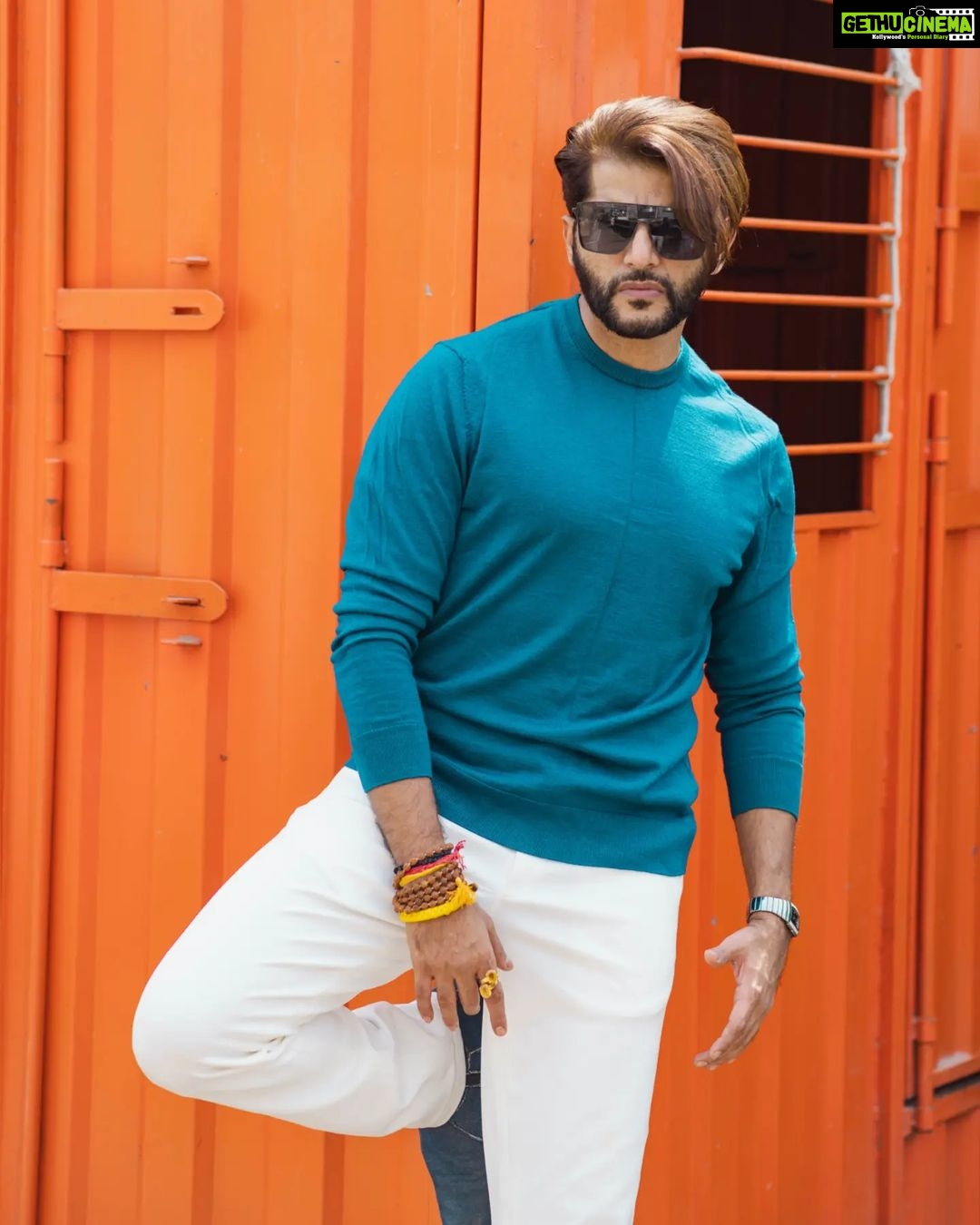 Karanvir Bohra Instagram - Basssss, was missing my beard... Should I grow it back?