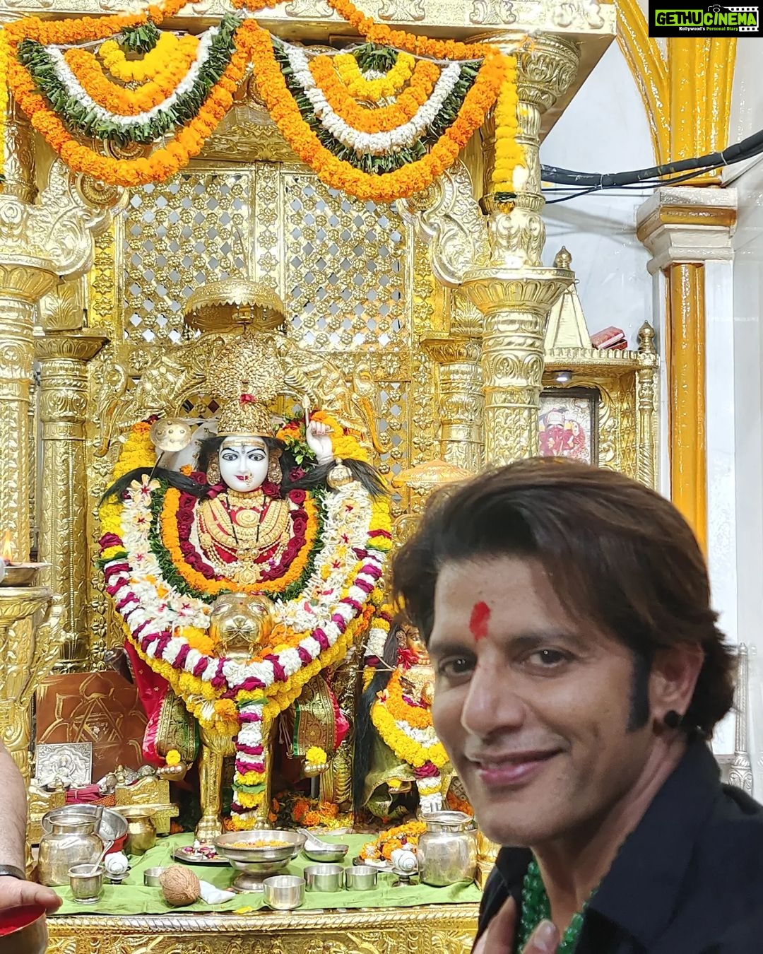 Karanvir Bohra Instagram - Sab darshan karlo, Aaj mata ka birthday hai...... jai maa #mumbadevi