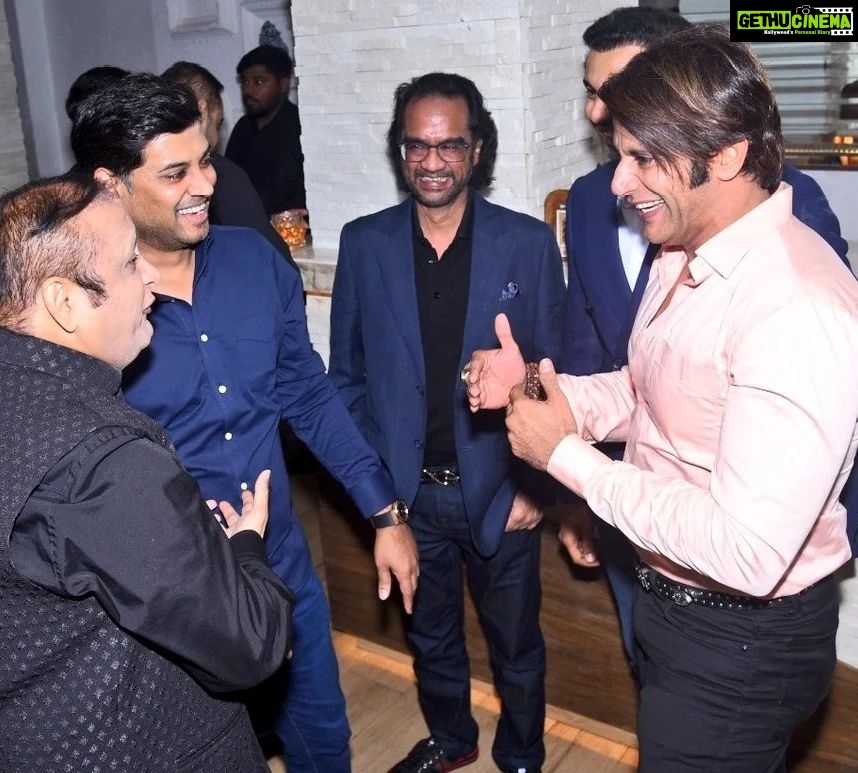 Karanvir Bohra Instagram - What a pleasure meeting @drshrikantshinde son of our Hon CM @mieknathshinde ji Had a wonderful time discussing his vision about sustainability and the environment. With @yashbirla @rakeshagrawalrk @sagar9 @saherbhamla Thank u @asifbhamlaa for being such a gracious host and @bhamlafoundation congratulations for the Mumbai campaign of Business with a conscience. #Ecobiz best wishes 2the team