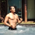 Karanvir Bohra Instagram - Mommy don't know daddy 's getting hot at the @acronwaterfrontresort coz he is #rejuvinated 🙈😂