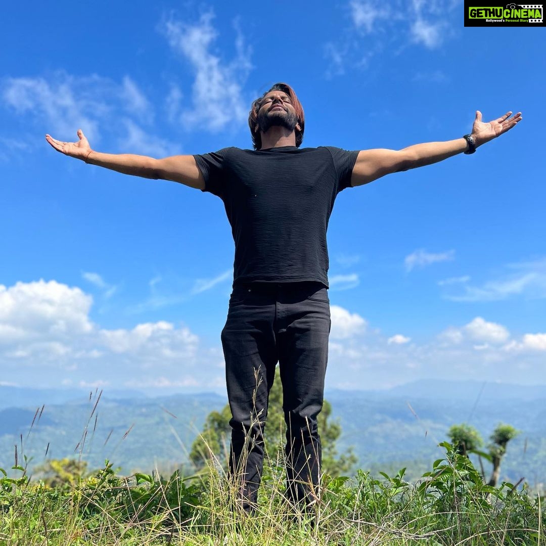 Karanvir Bohra Instagram - Yeh saath mujhe dede thakur(Ji)