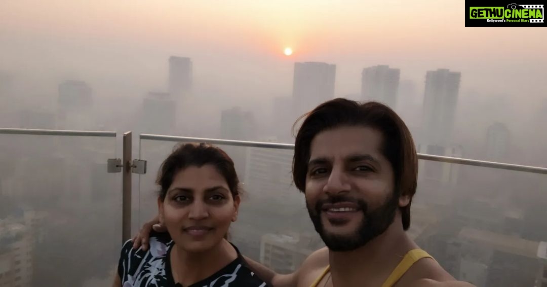 Karanvir Bohra Instagram - Whenever I would win in a fight with my sister, her last weapon would be 'PAPAAAAAA.....' and then I would have to hear the end of it from everyone.... I miss those days dids 🤗🤗🤗 @minksrulz P.s. and btw that's the rising Sun and not a sunset...