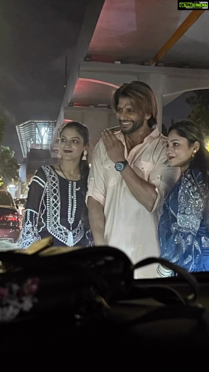 Karanvir Bohra Instagram - The love from them is pure joy… actor’s are beyond #caste #creed #race or #boundries spread love everyday #Eid ho ya #akshaytritiya #christmas ho ya #gurupurab love to all ❤️❤️