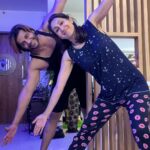 Karanvir Bohra Instagram - You have to try this…. It’s true. You are as tall as your HUG SPAN