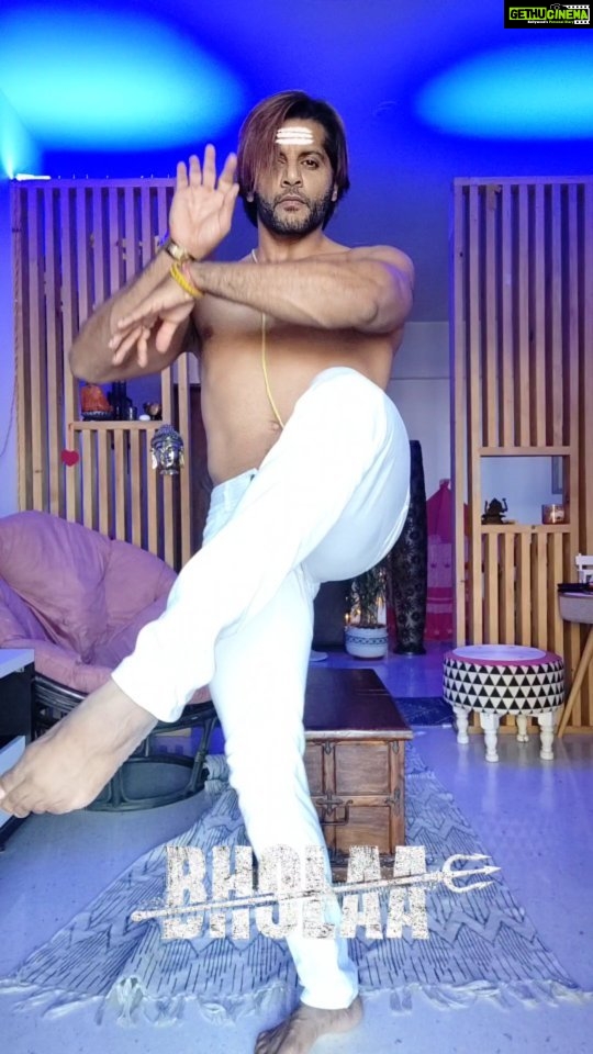 Karanvir Bohra Instagram - How could I not use this #bhola filter on #navratri #omnamahshivaya🔱 So looking fwd to this film @ajaydevgn P.s. i took my leg over back again on @thebabysnowflake head ... But she looked so cute with three#bhasam