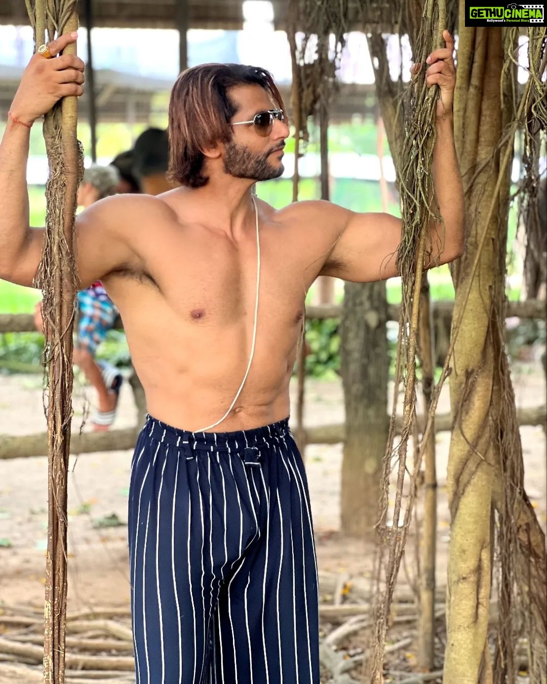 Karanvir Bohra Instagram - Happy #earthday I love you mother 🌏
