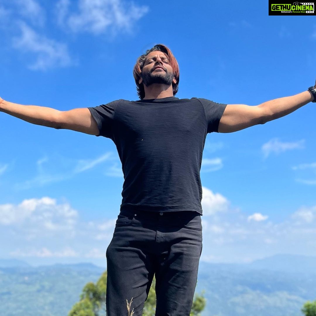 Karanvir Bohra Instagram - Yeh saath mujhe dede thakur(Ji)
