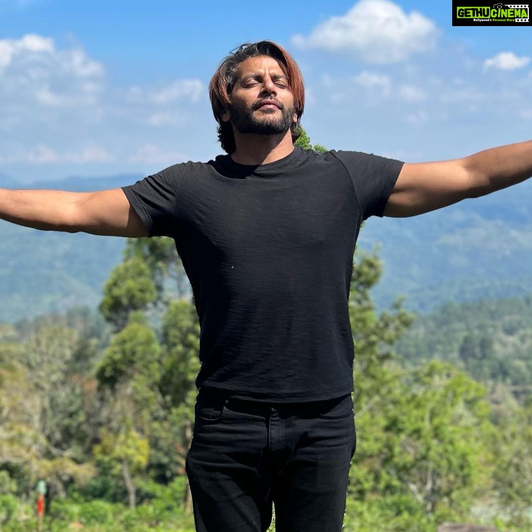 Karanvir Bohra Instagram - Yeh saath mujhe dede thakur(Ji)