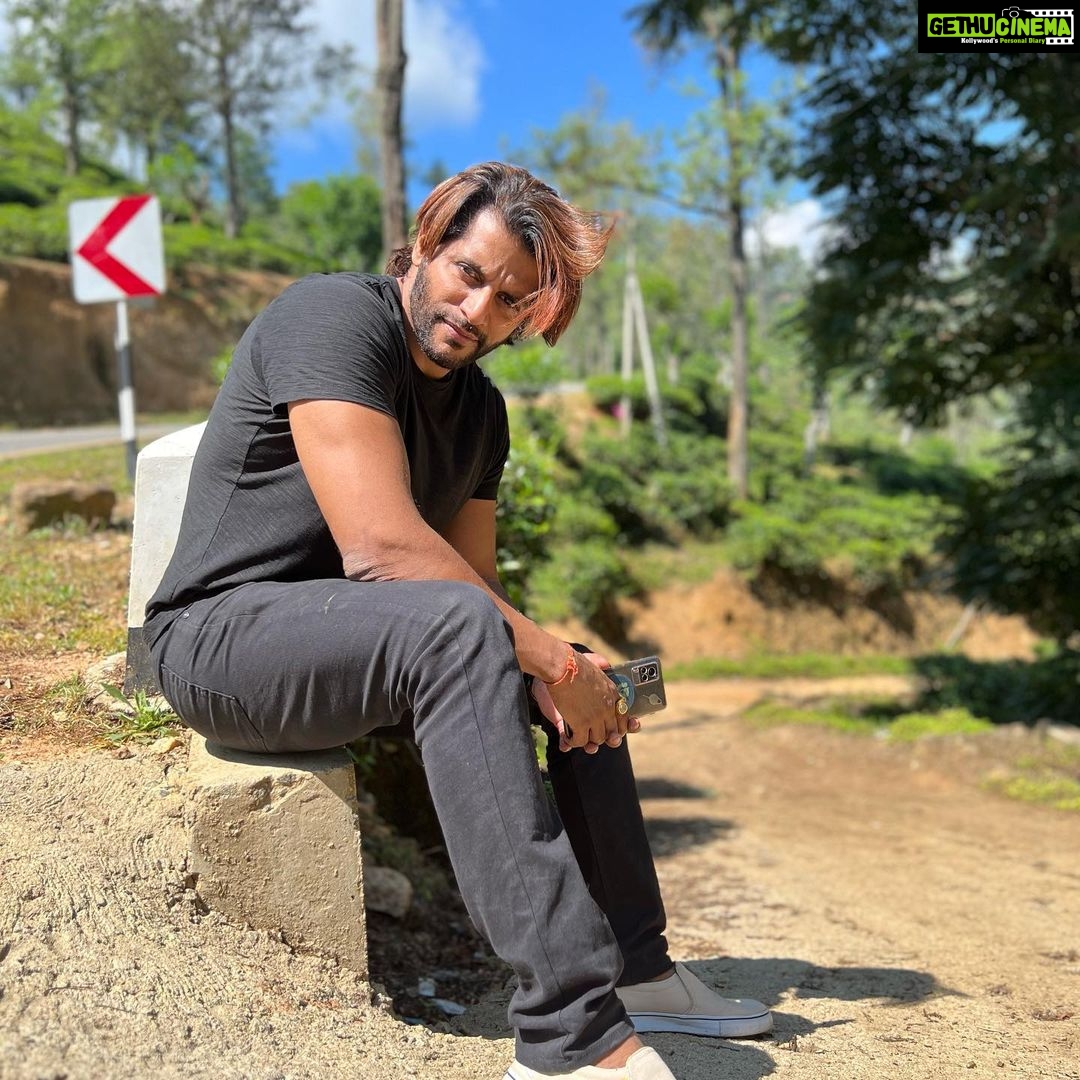 Karanvir Bohra Instagram - Yeh saath mujhe dede thakur(Ji)