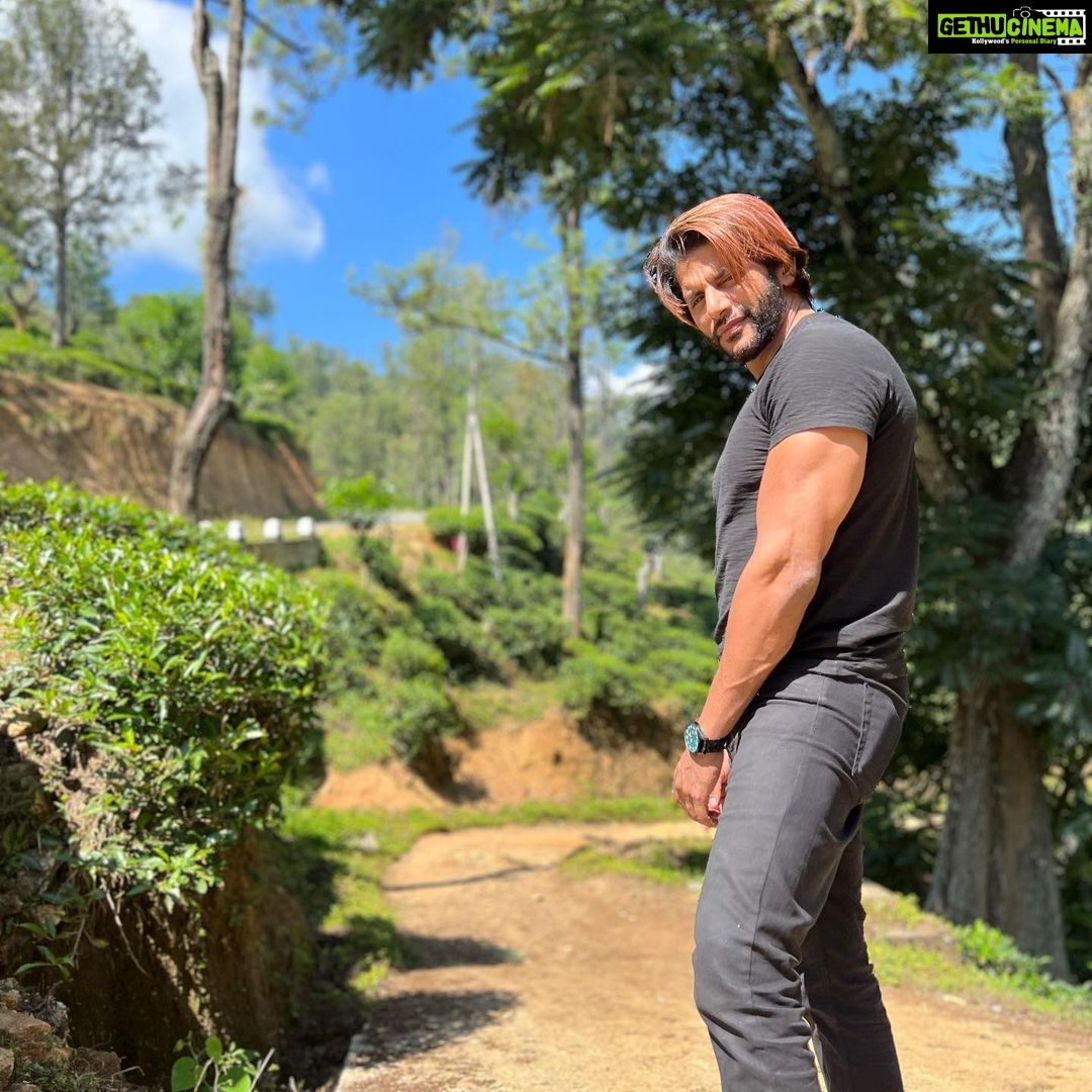 Karanvir Bohra Instagram - Yeh saath mujhe dede thakur(Ji)