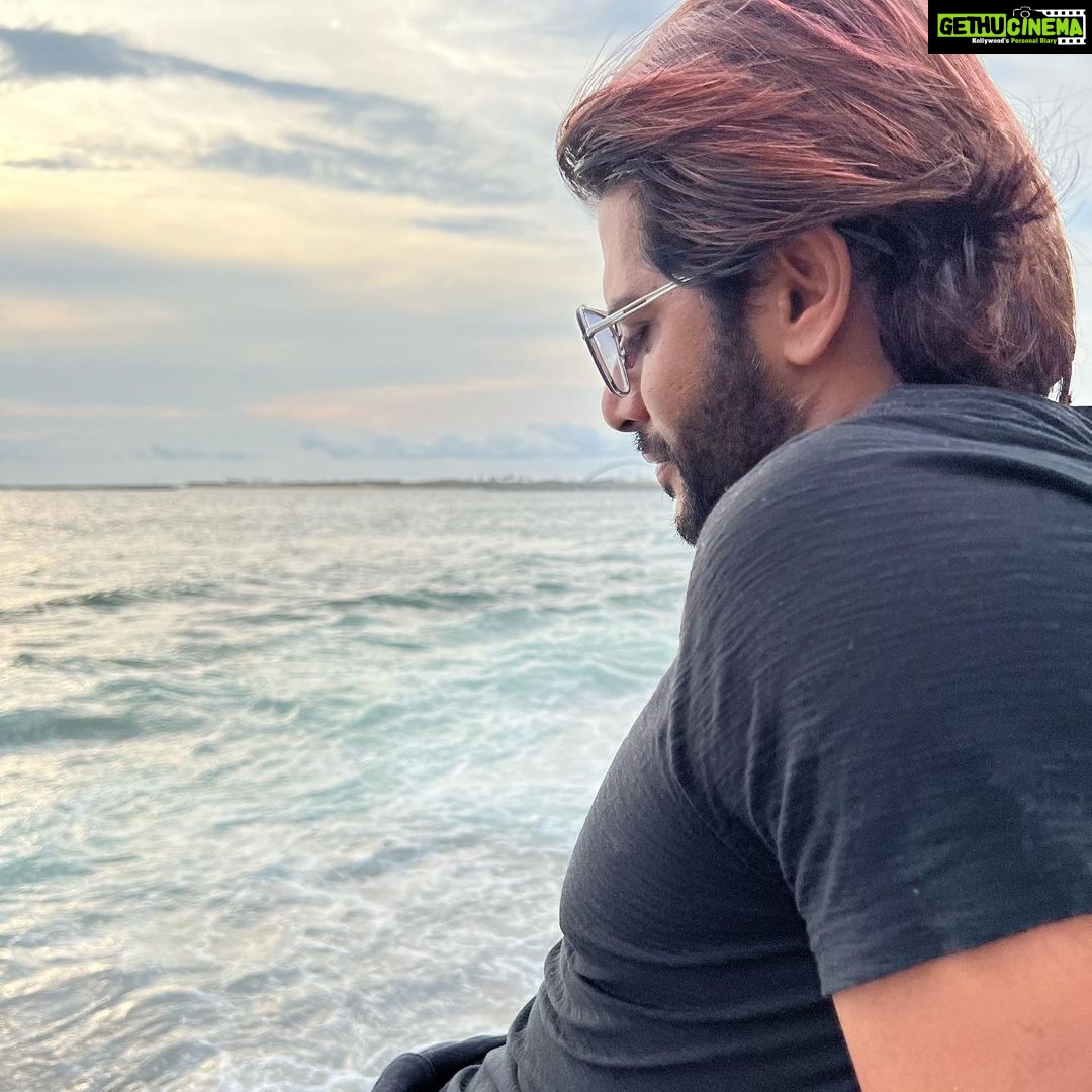 Karanvir Bohra Instagram - The #peace before the storm. Work mode is like vacation for me… #livingit #travel #colombo #work #ballyscasino