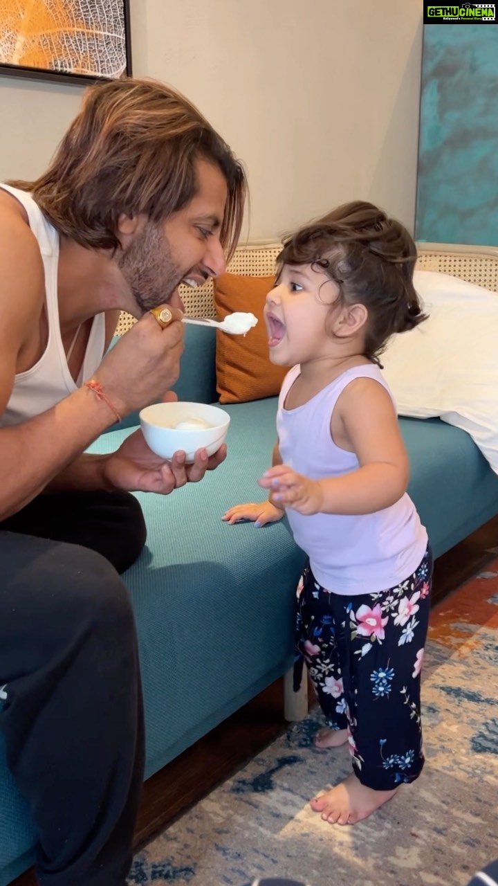Karanvir Bohra Instagram - I’m never going to try the icecream trick on her again… she gets so woe-ful! ☹ She is very serious about her ice-cream …. P.S. And no she didn’t have the ice-cream from the floor! 😂 We stopped her just in time!