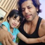 Karanvir Bohra Instagram - Sunday morning na ho tu udaas #vienna sorry no phones… every #dads dilemma